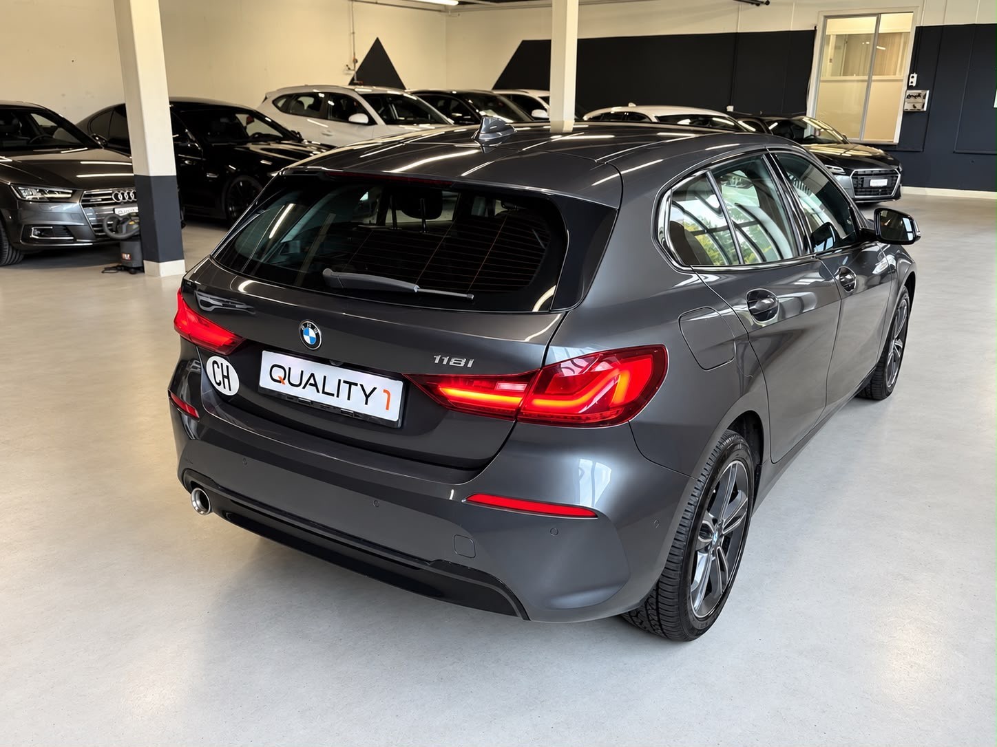 BMW 118i Steptronic-image-8