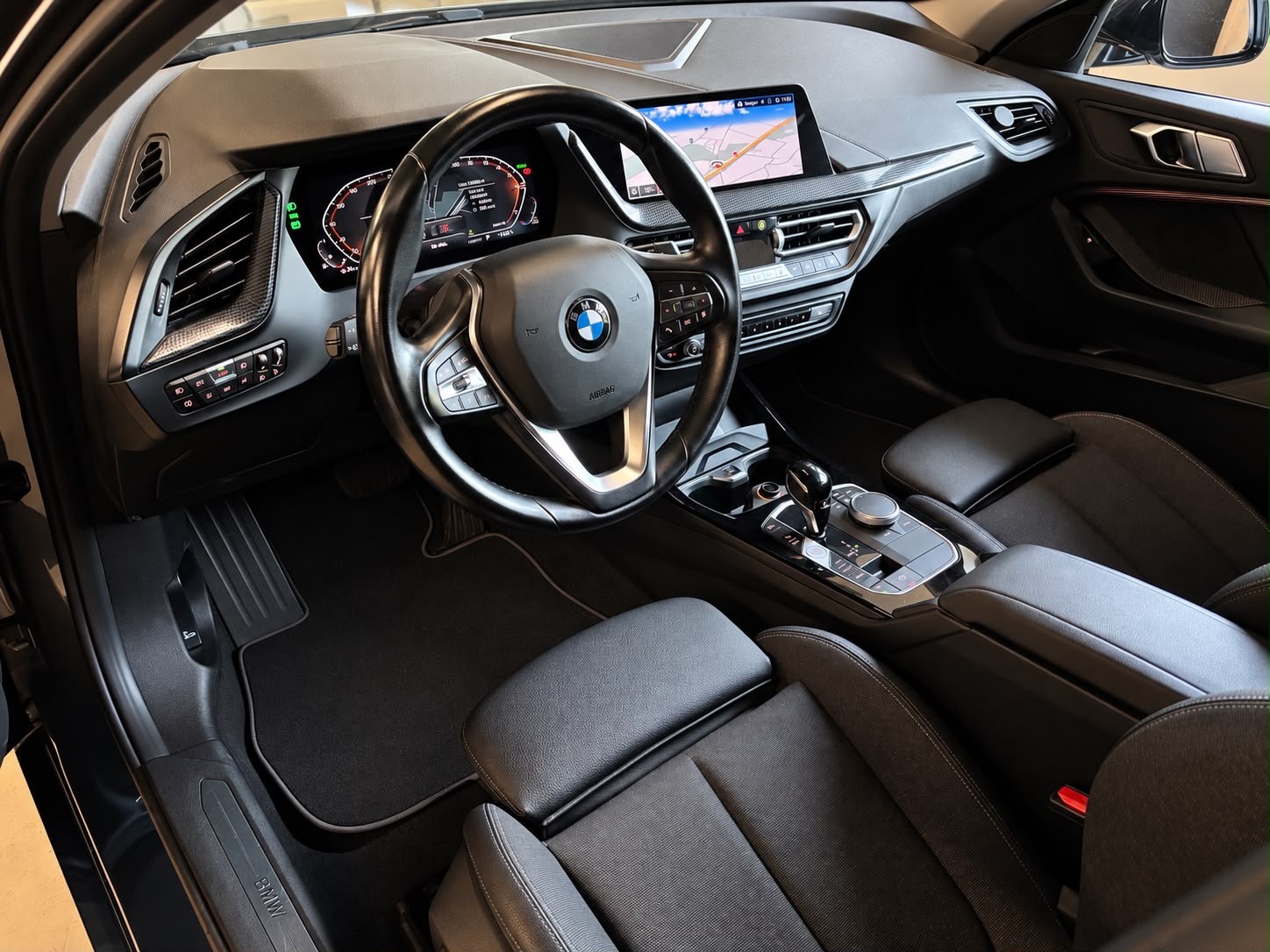 BMW 118i Steptronic-image-11