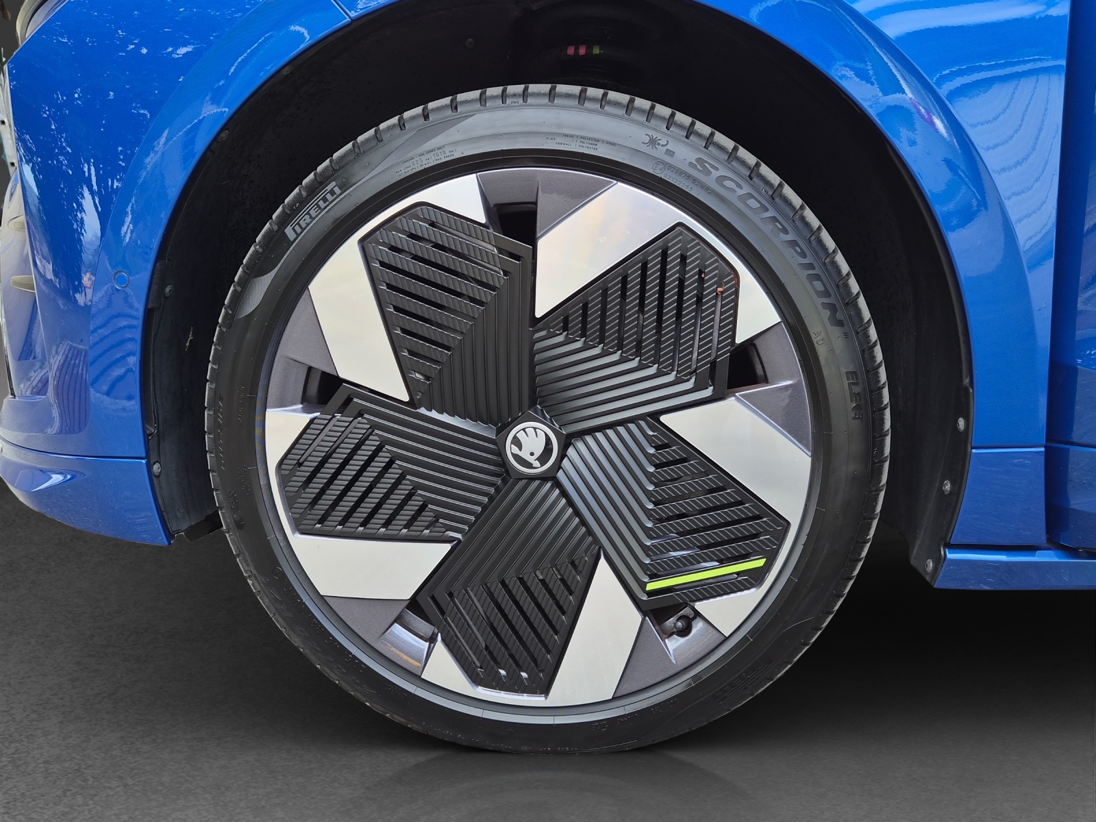 SKODA Enyaq 4x4 RS-image-11