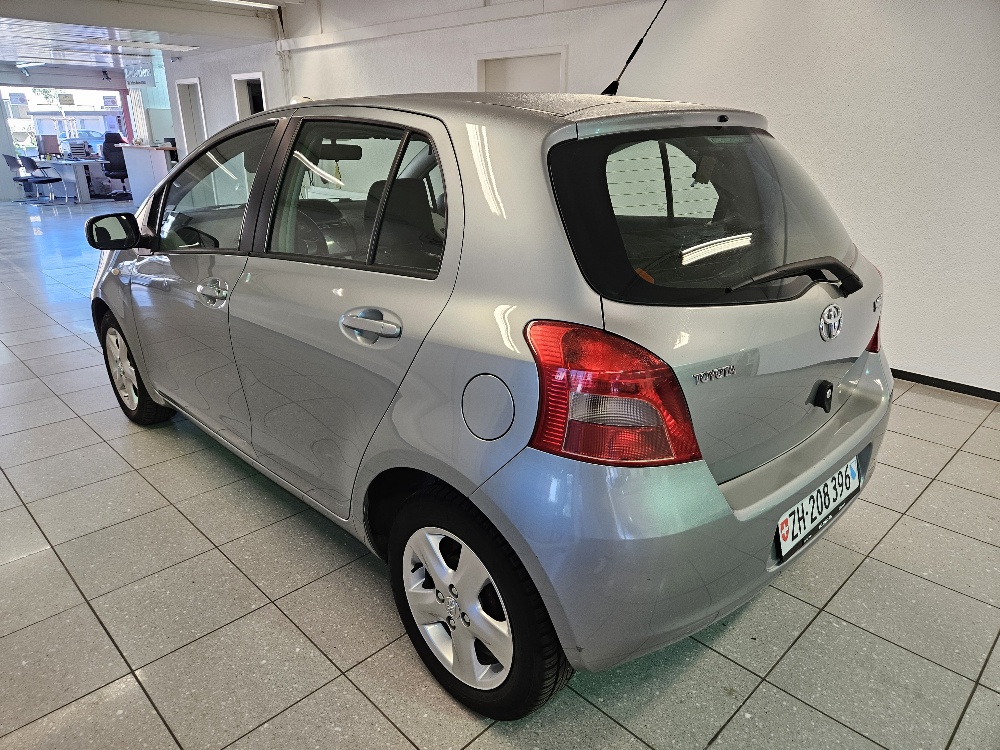 TOYOTA Yaris 1.3 Linea Sol-image-6