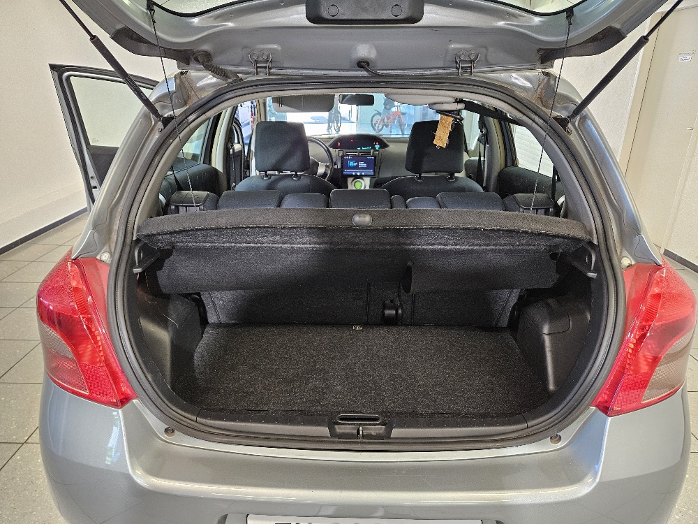 TOYOTA Yaris 1.3 Linea Sol-image-11