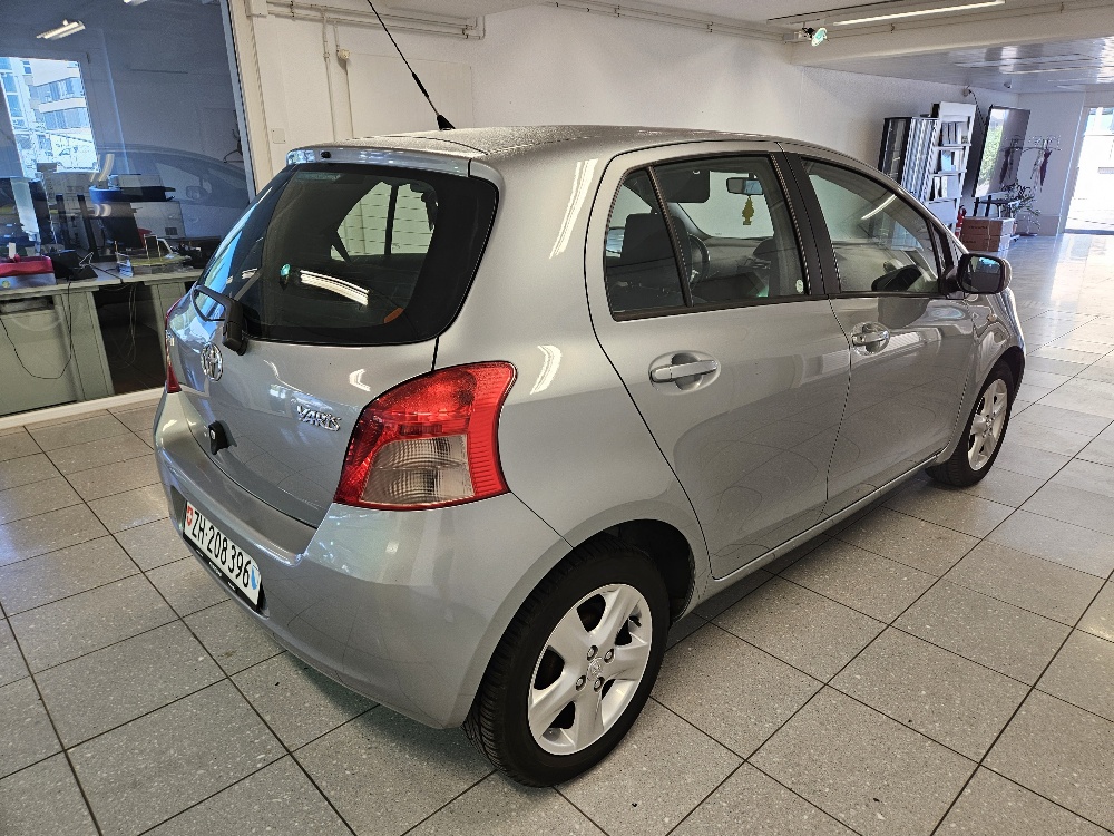 TOYOTA Yaris 1.3 Linea Sol-image-4