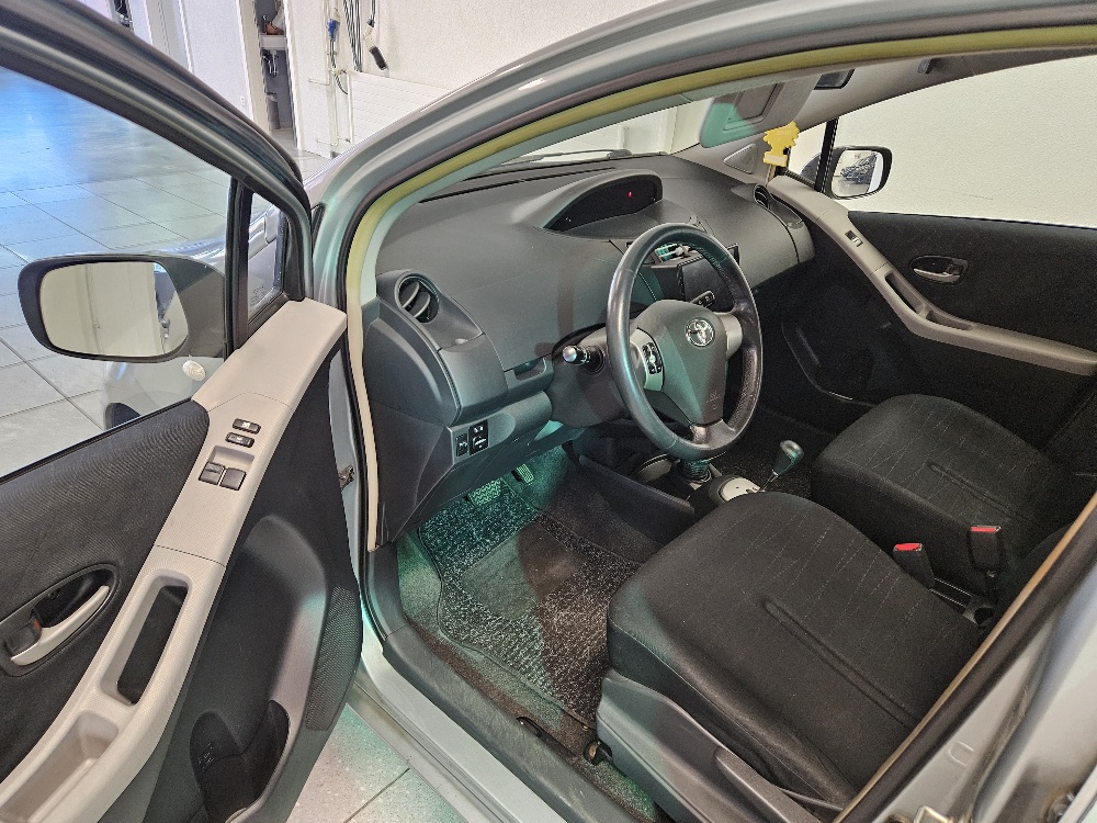 TOYOTA Yaris 1.3 Linea Sol-image-8