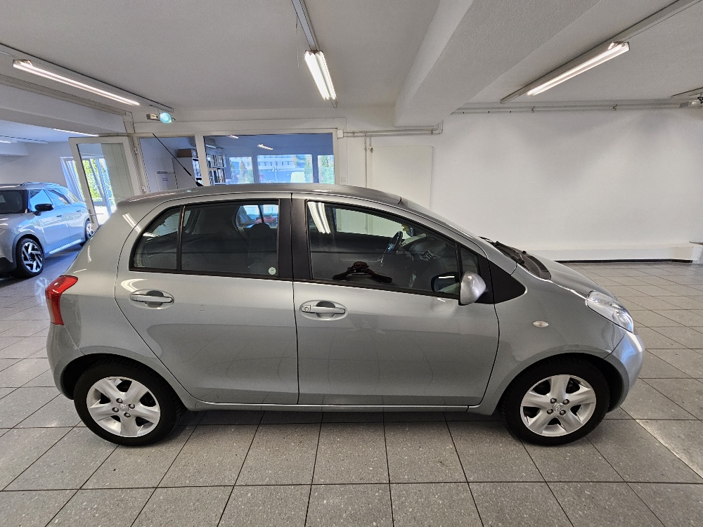 TOYOTA Yaris 1.3 Linea Sol-image-3