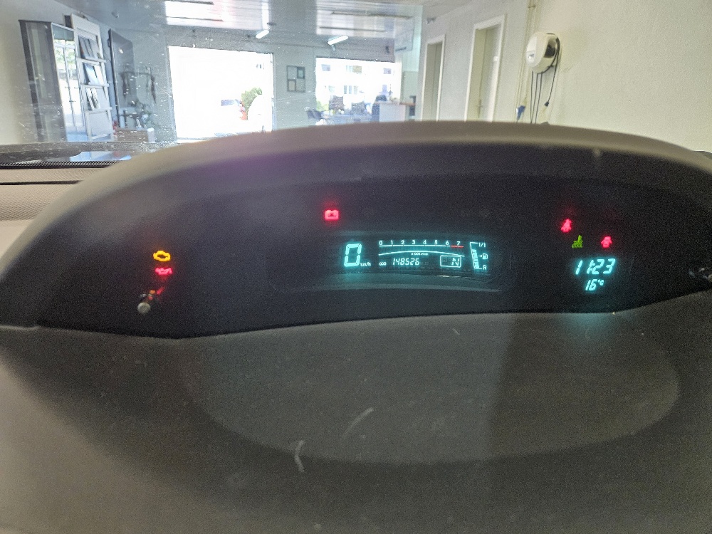 TOYOTA Yaris 1.3 Linea Sol-image-9