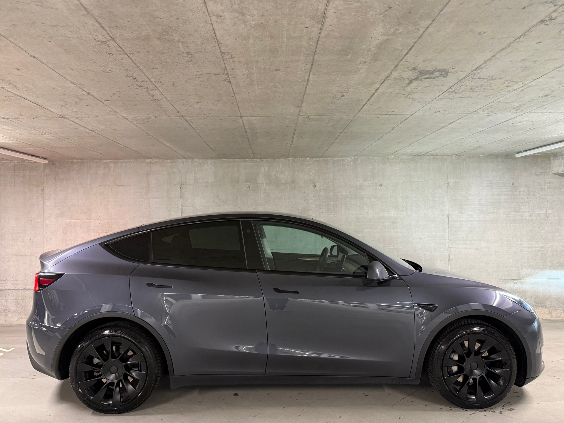 TESLA Model Y Long Range-image-3