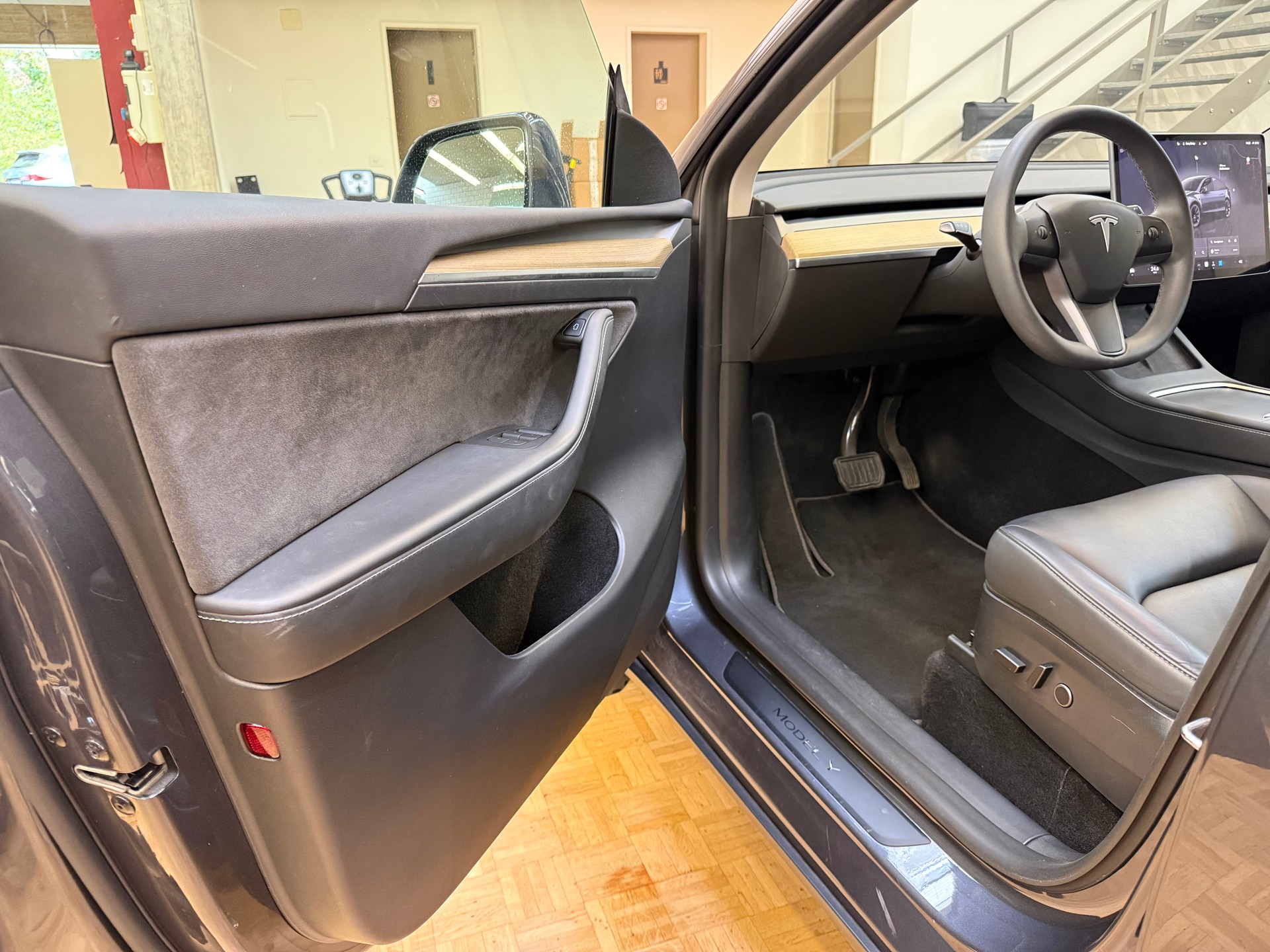 TESLA Model Y Long Range-image-12