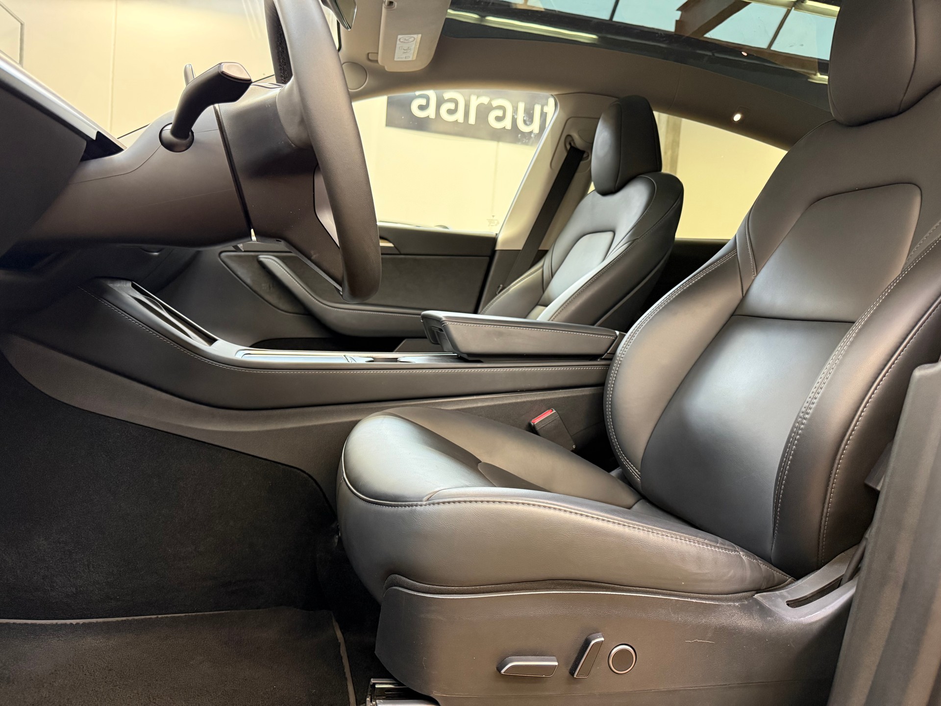 TESLA Model Y Long Range-image-11