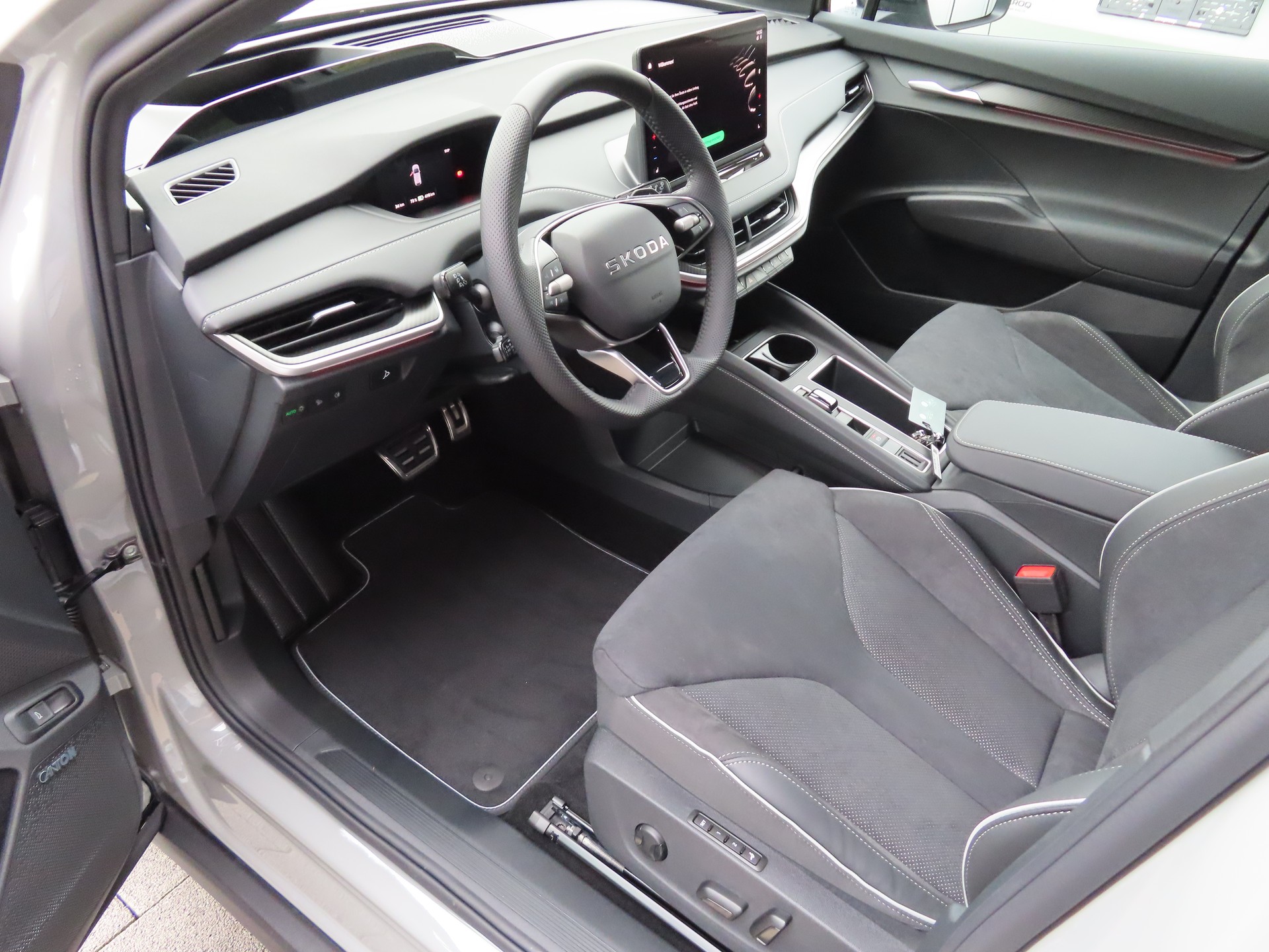 SKODA Elroq 85x Sportline 4x4-image-6