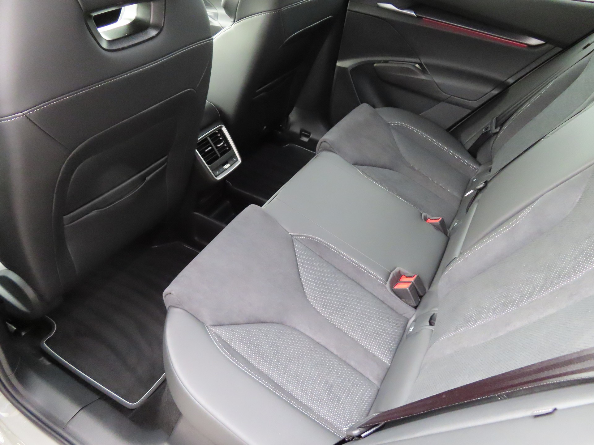 SKODA Elroq 85x Sportline 4x4-image-14