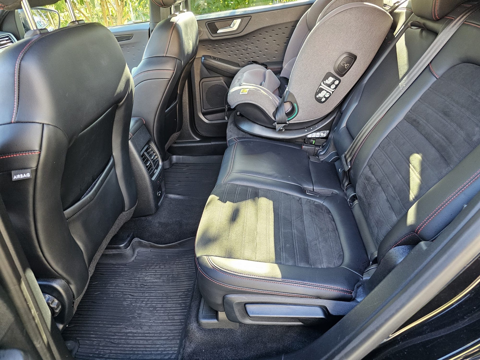 FORD Kuga 2.0 TDCi EcoBlue ST-Line X 4WD-image-14