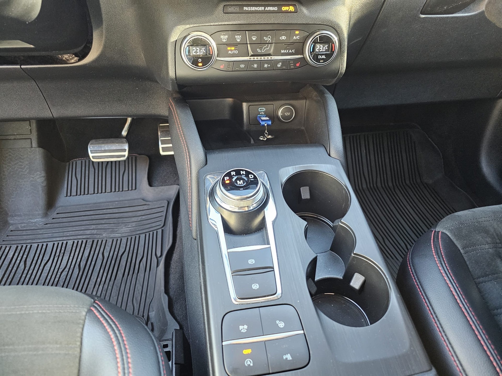 FORD Kuga 2.0 TDCi EcoBlue ST-Line X 4WD-image-12