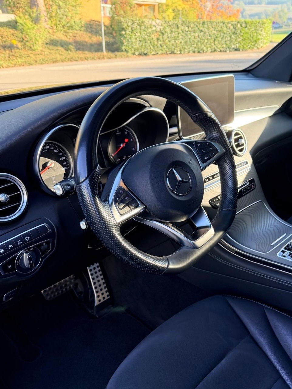 MERCEDES-BENZ GLC 250 d AMG Line 4m-image-3