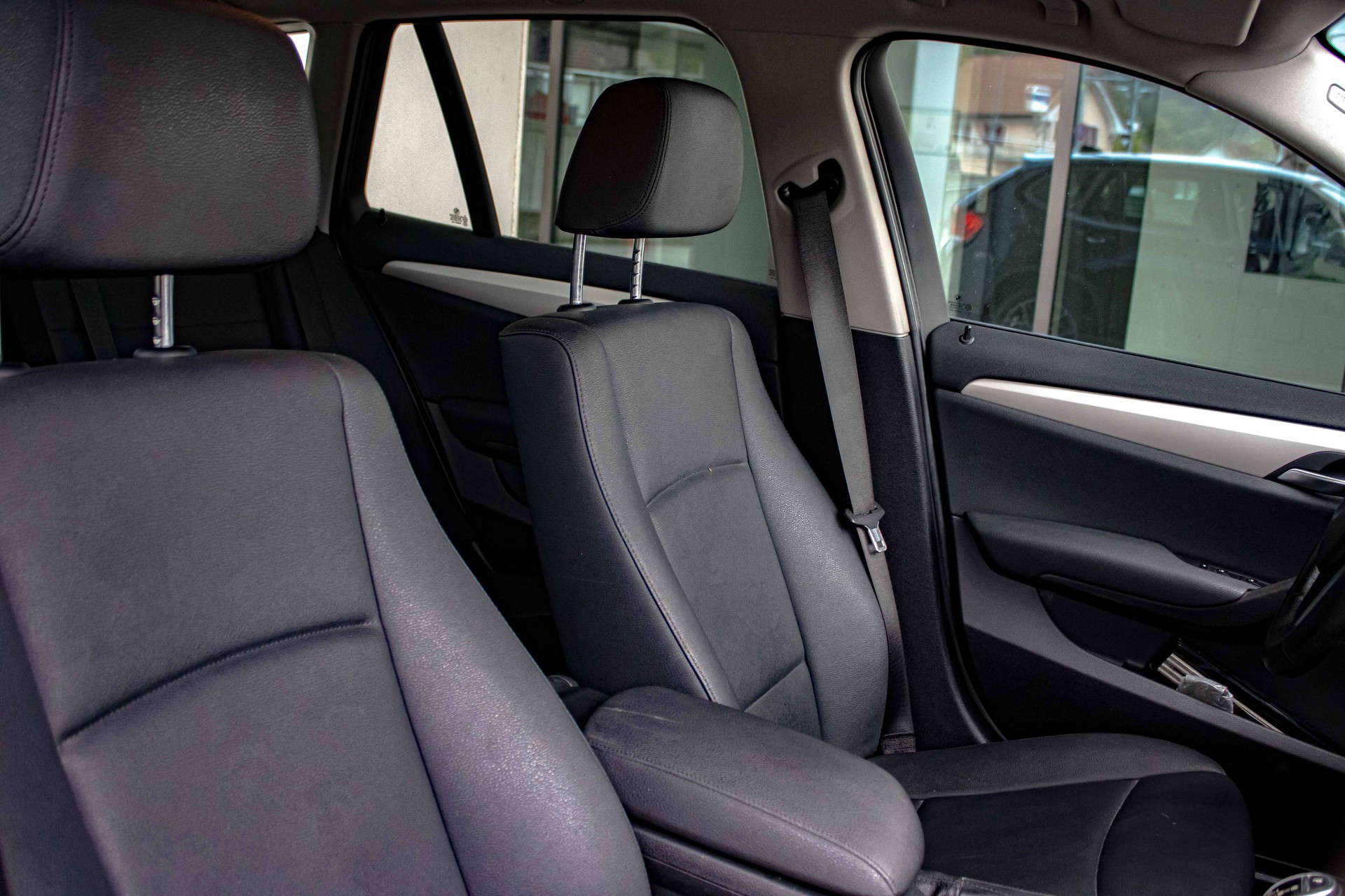 BMW X1 xDrive 20i Steptronic-image-16