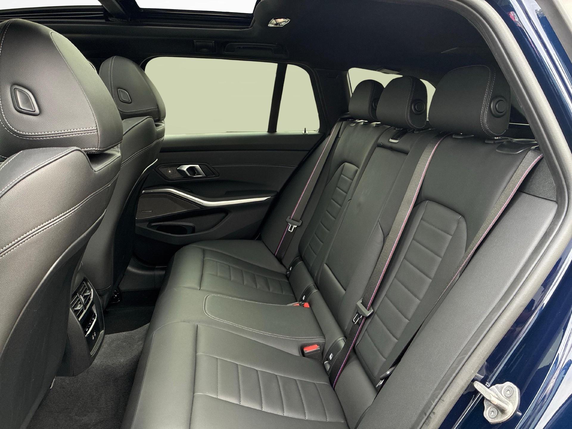 BMW 3er Reihe G21 Touring 320d xDrive SAG-image-17