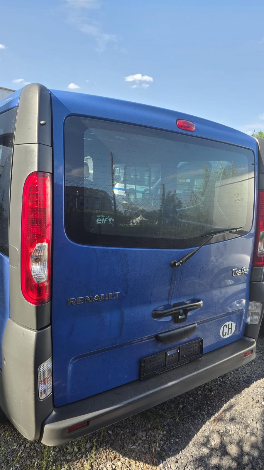 RENAULT Trafic 2.5 dCi 2.9t L1H1-image-2