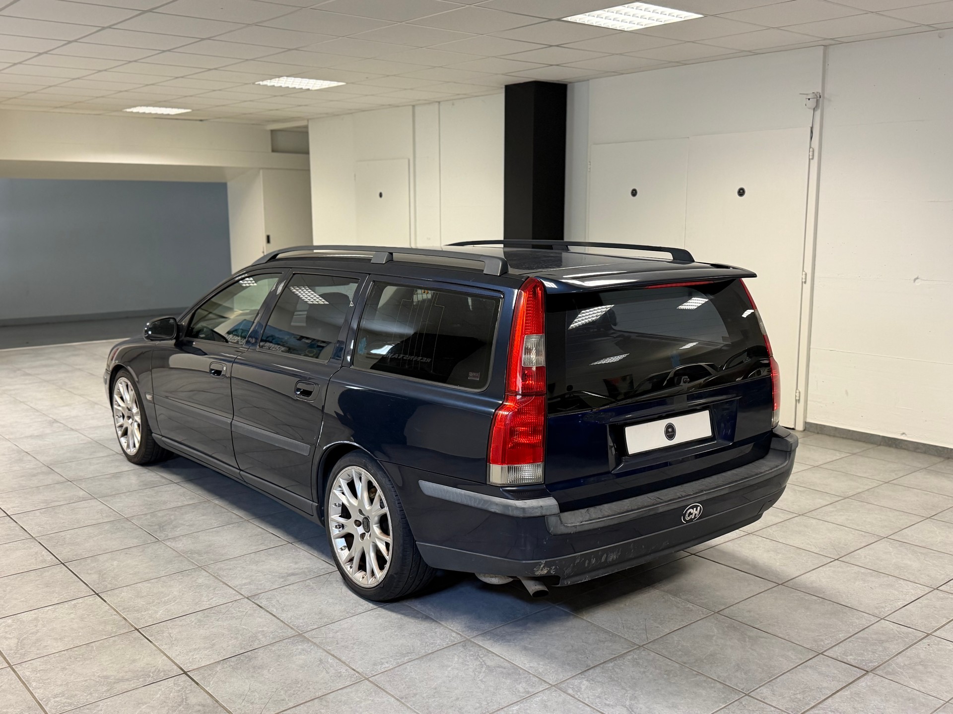 VOLVO V70 T5-image-11