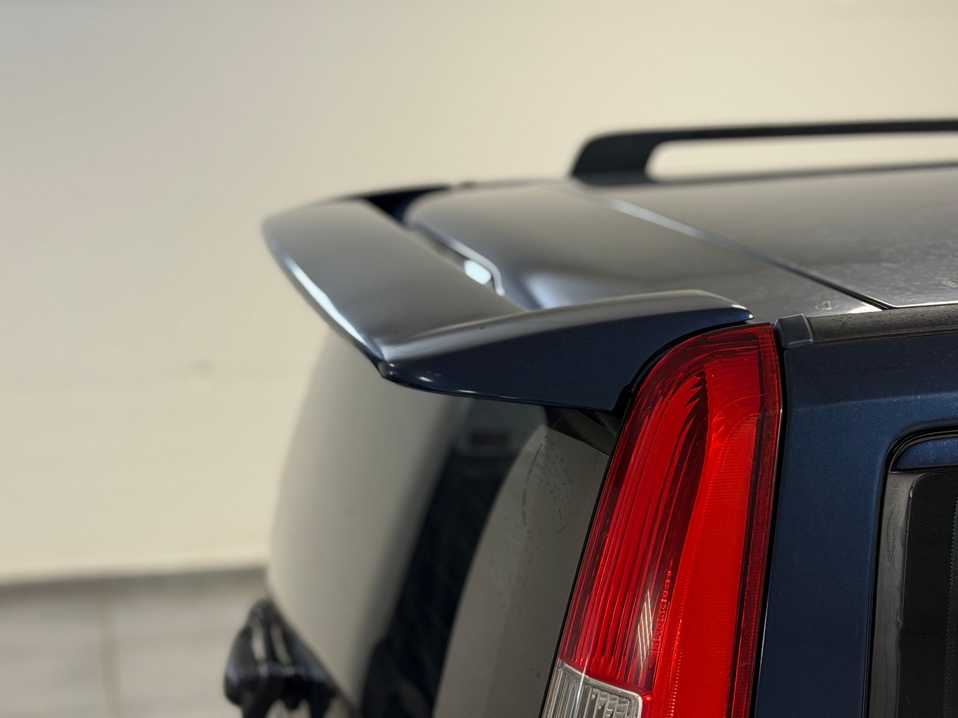 VOLVO V70 T5-image-14