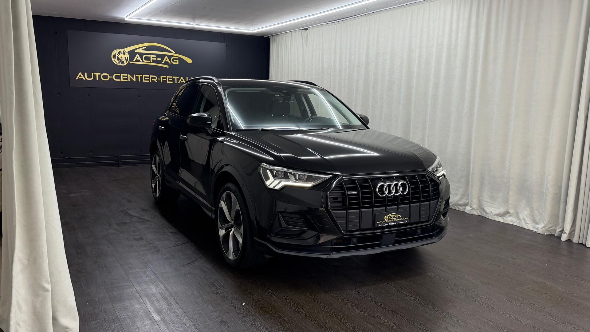 AUDI Q3 40 TFSI advanced quattro S-tronic-showroom-element-2