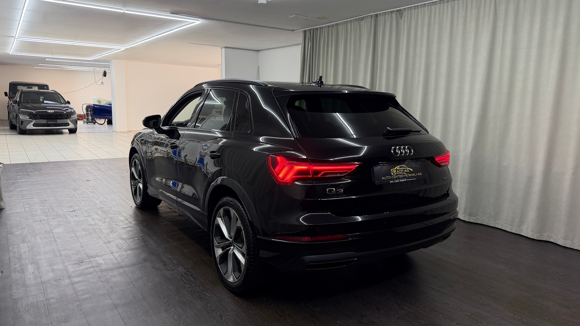 AUDI Q3 40 TFSI advanced quattro S-tronic-image-5
