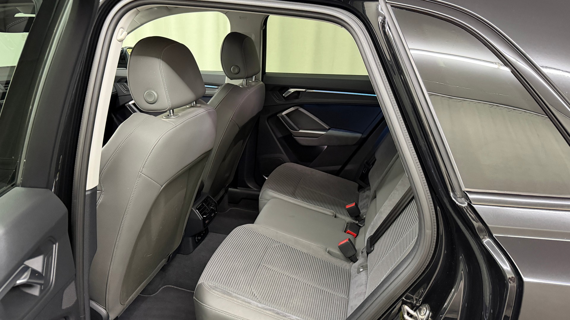 AUDI Q3 40 TFSI advanced quattro S-tronic-image-12