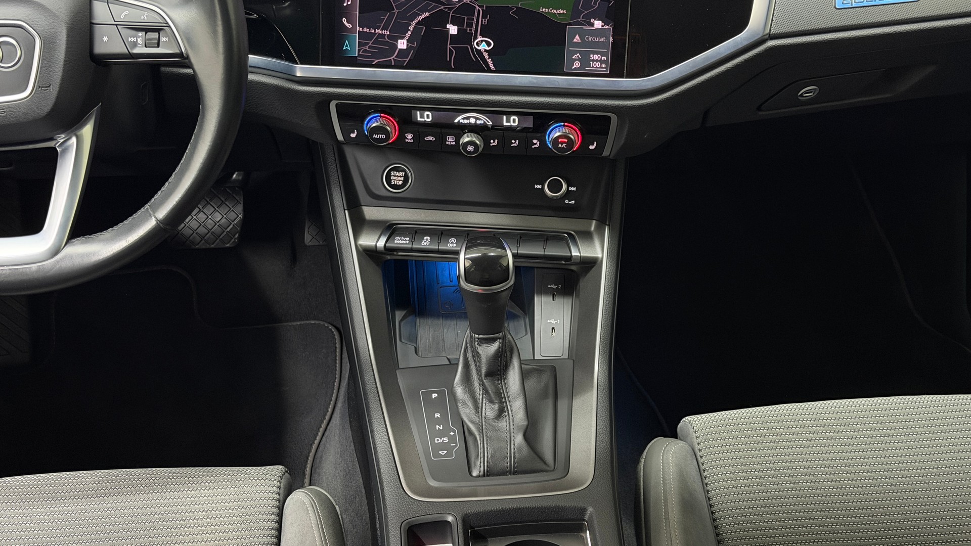AUDI Q3 40 TFSI advanced quattro S-tronic-image-13