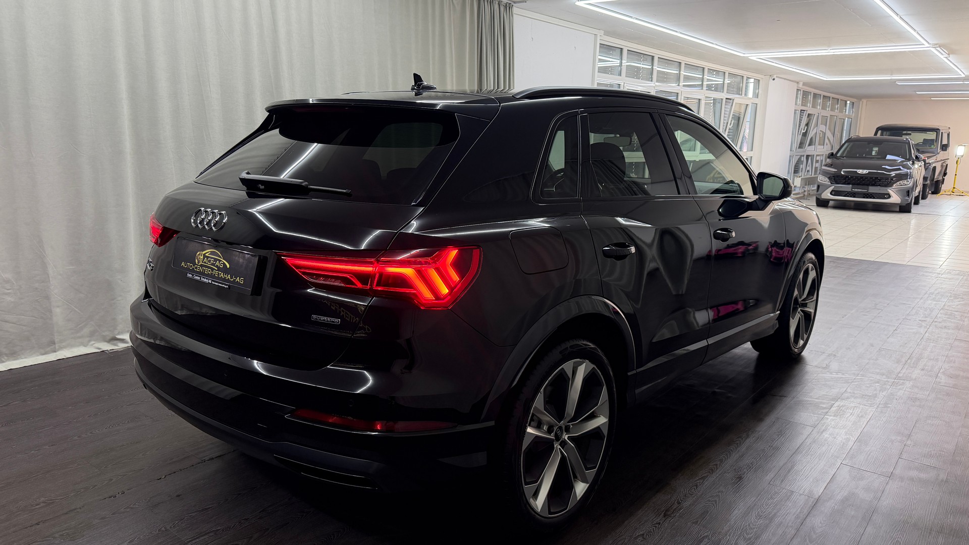 AUDI Q3 40 TFSI advanced quattro S-tronic-showroom-element-3