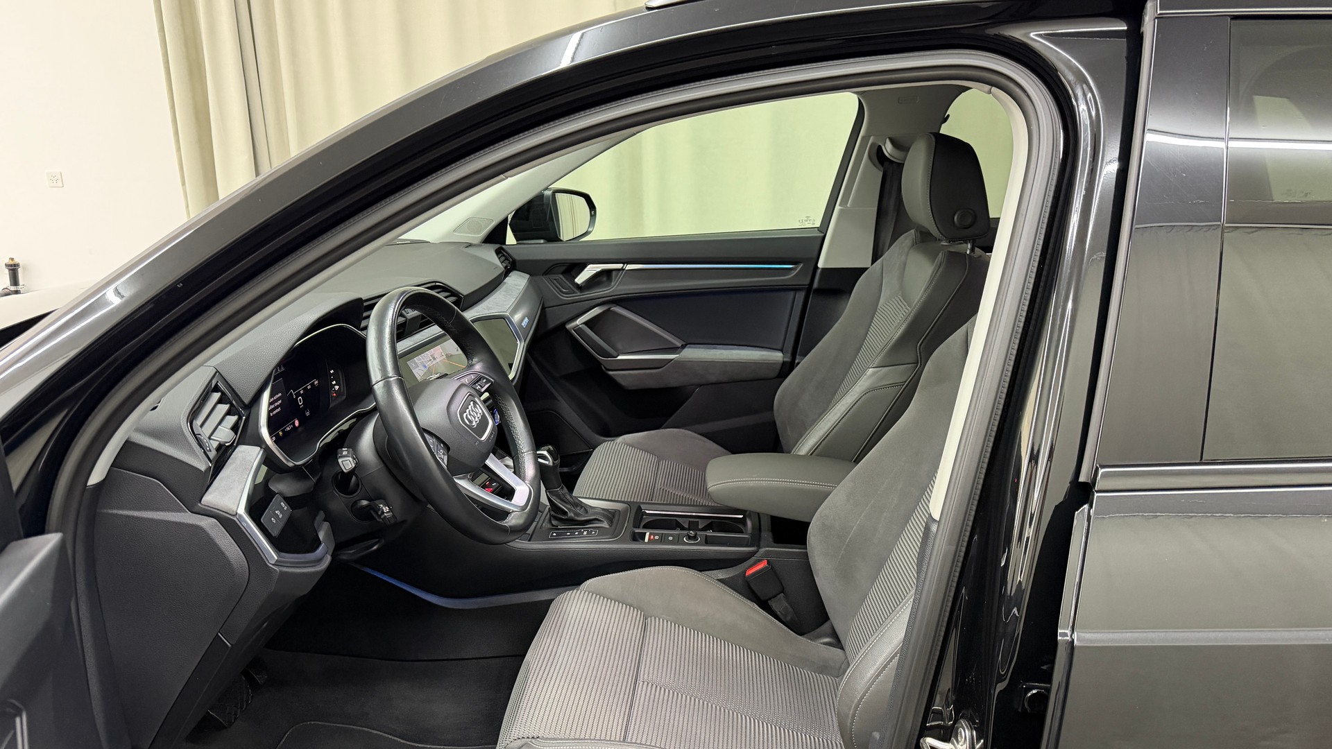 AUDI Q3 40 TFSI advanced quattro S-tronic-image-6
