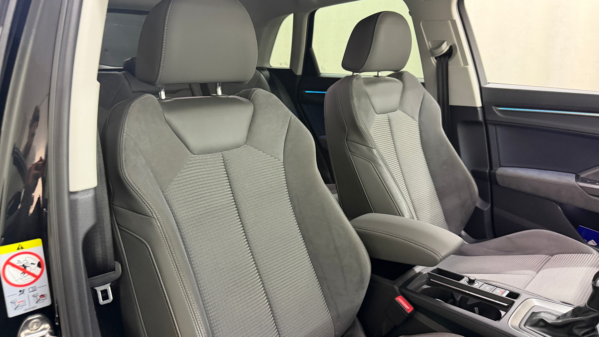 AUDI Q3 40 TFSI advanced quattro S-tronic-image-11