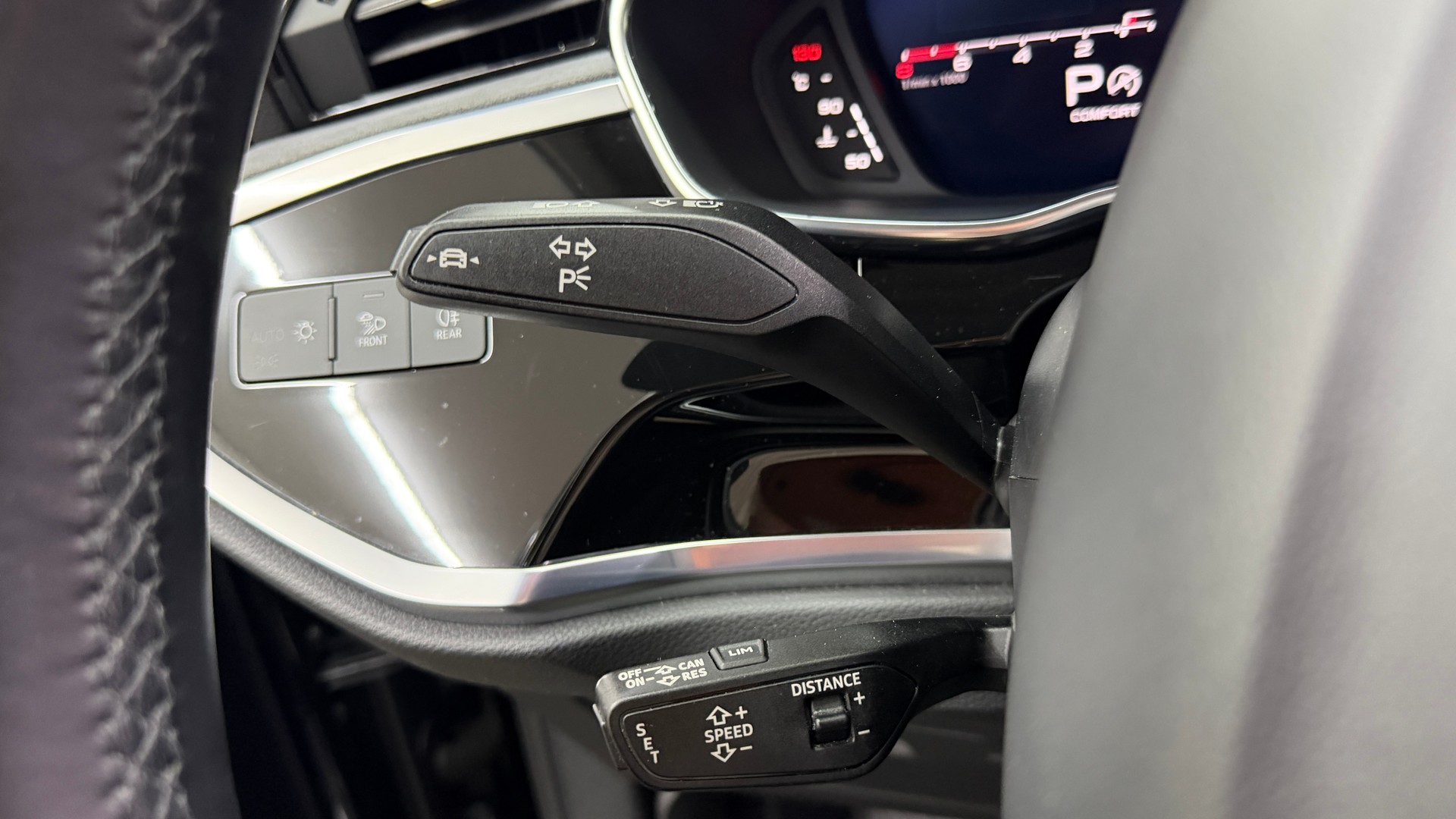 AUDI Q3 40 TFSI advanced quattro S-tronic-image-14