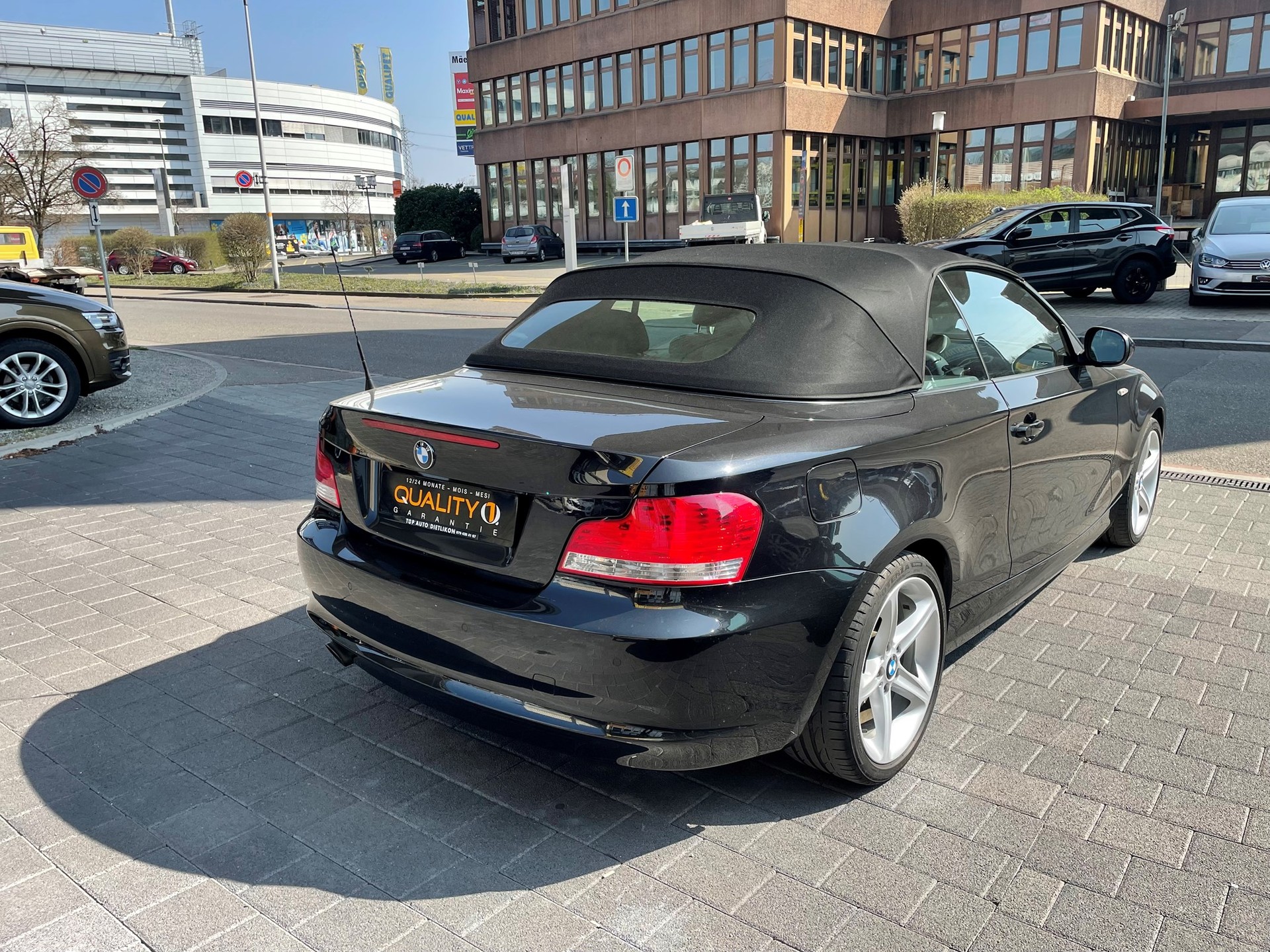 BMW 118i Cabrio-image-1