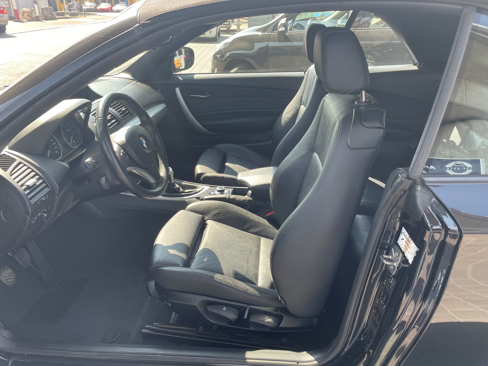 BMW 118i Cabrio-image-4
