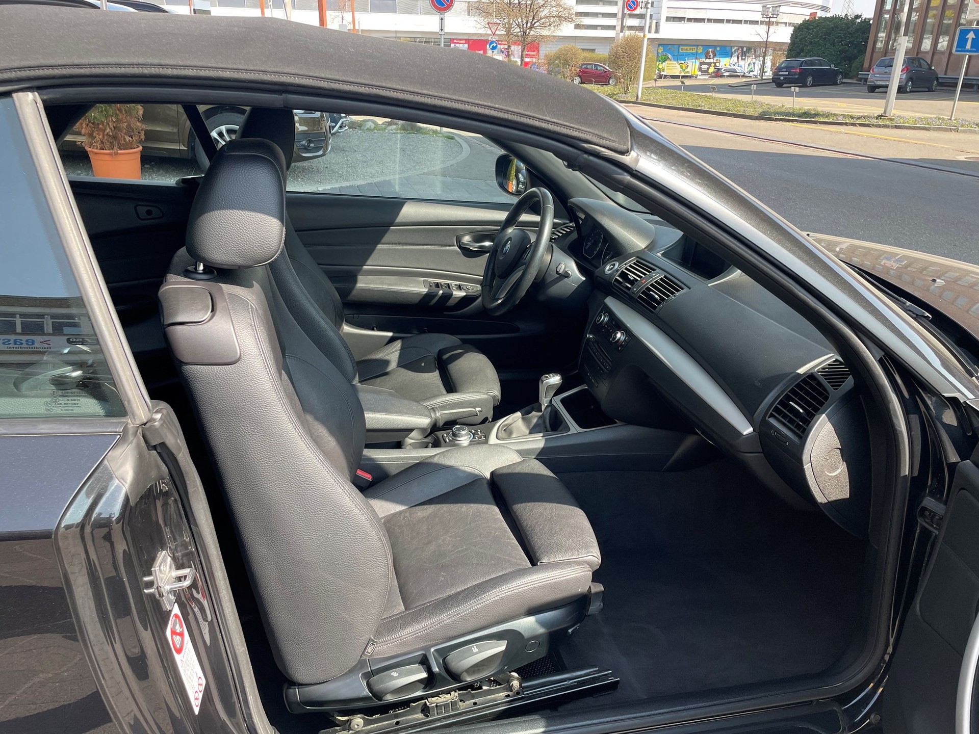 BMW 118i Cabrio-image-5