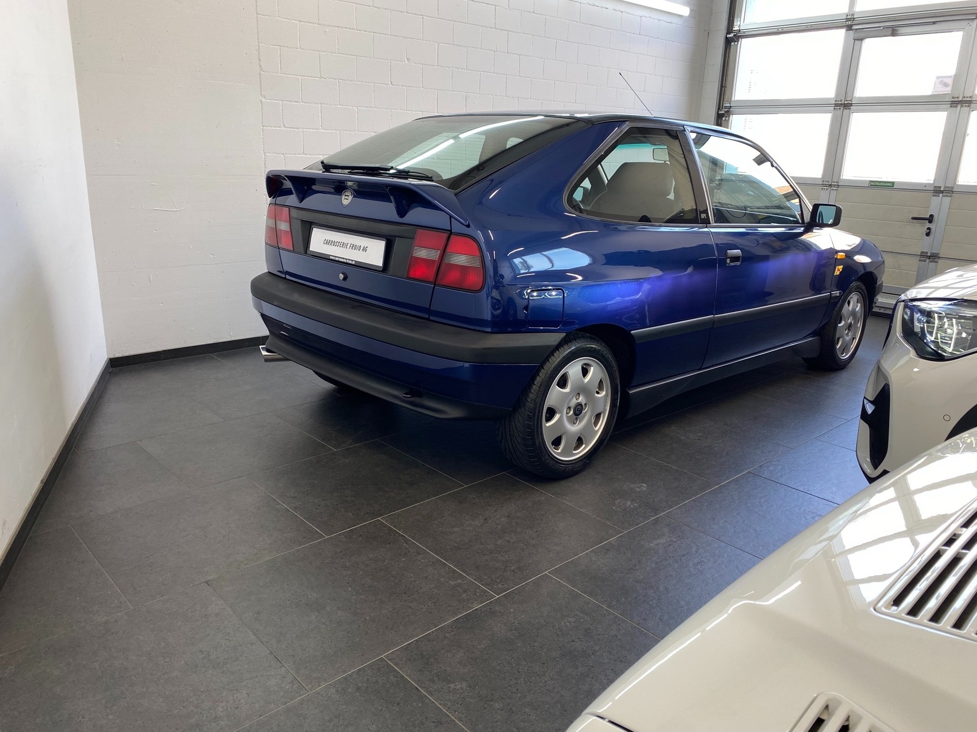 LANCIA Delta HPE 2.0 16V HF-showroom-element-2