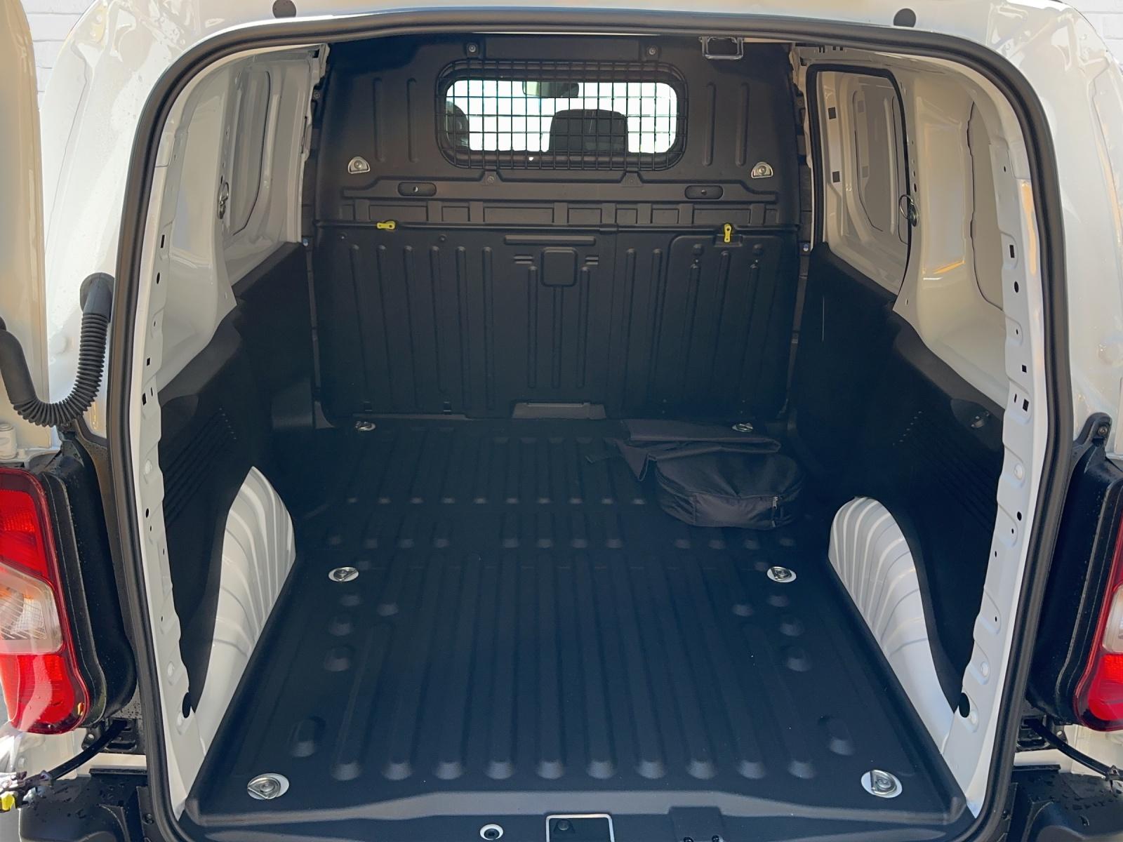 FIAT E-Doblo Kaw. L1 50 kWh Swiss Plus-image-7