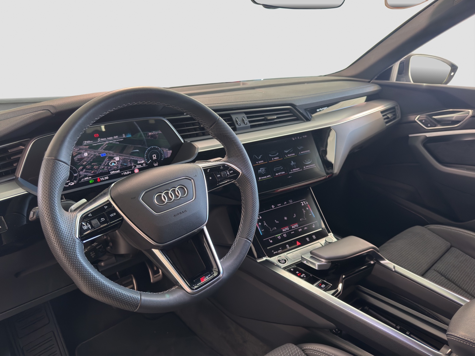AUDI Q8 50 e-tron advanced quattro-image-7