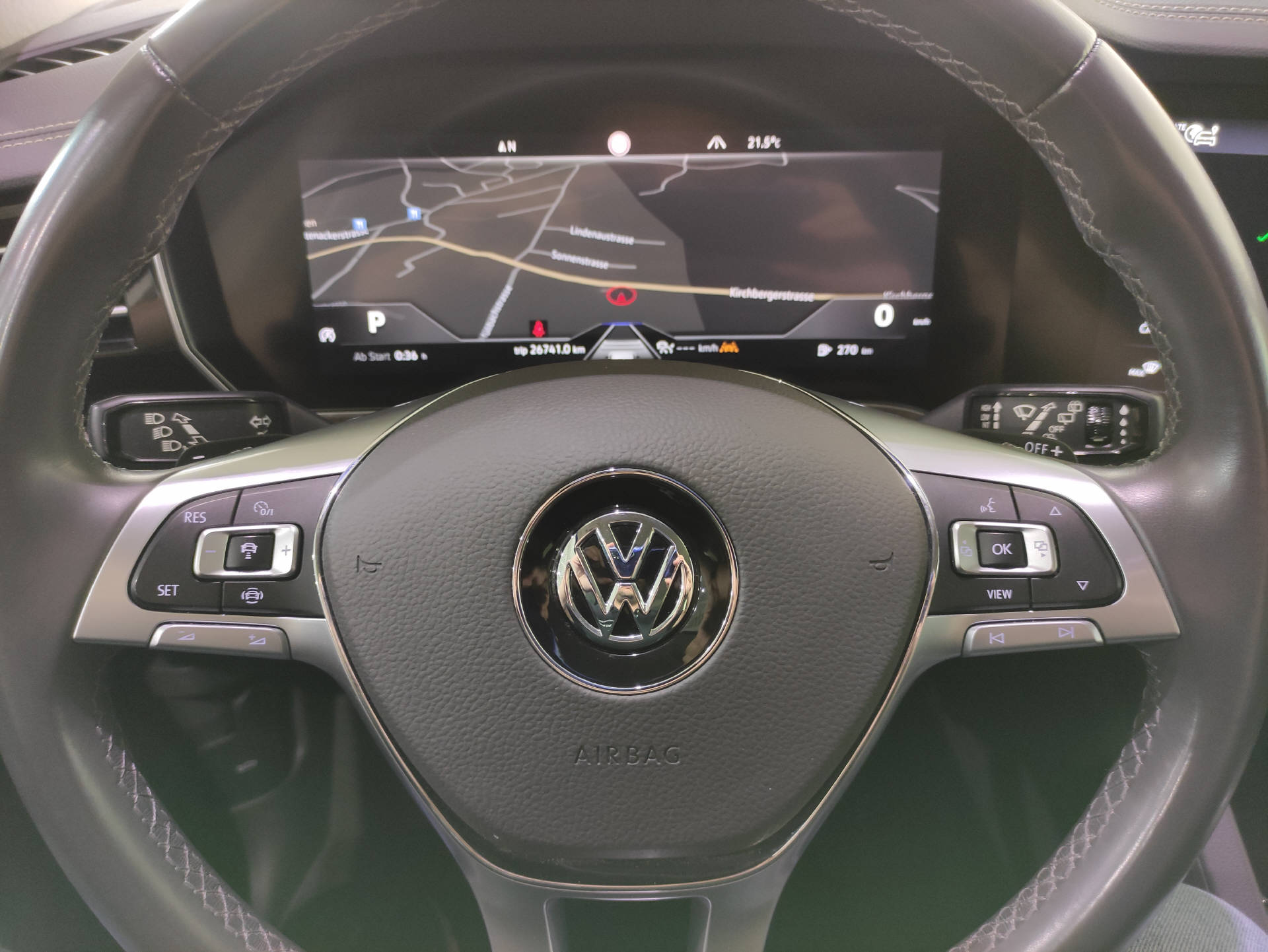VW Touareg 3.0 V6 TDI Atmosphere-image-5