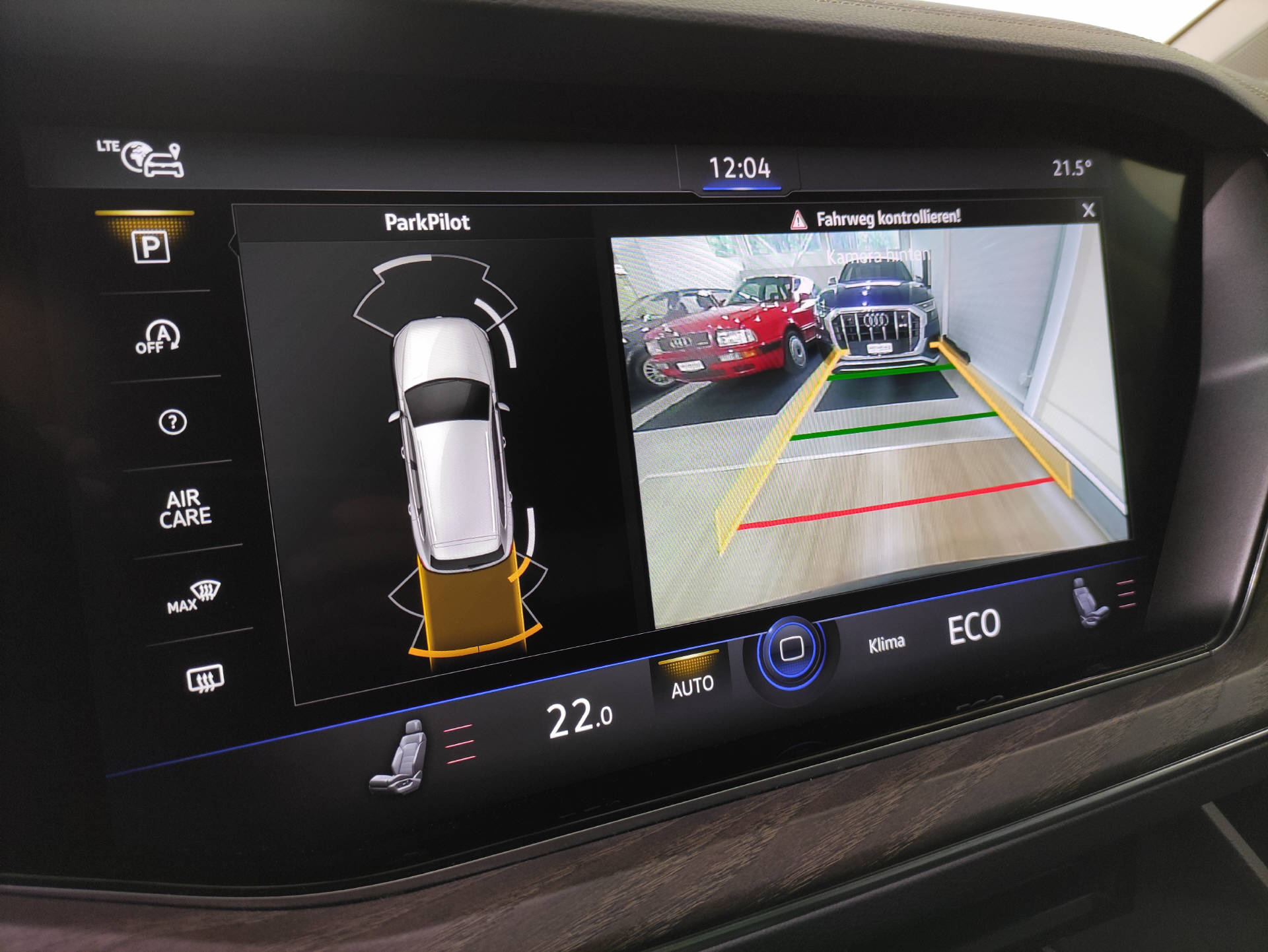 VW Touareg 3.0 V6 TDI Atmosphere-image-10