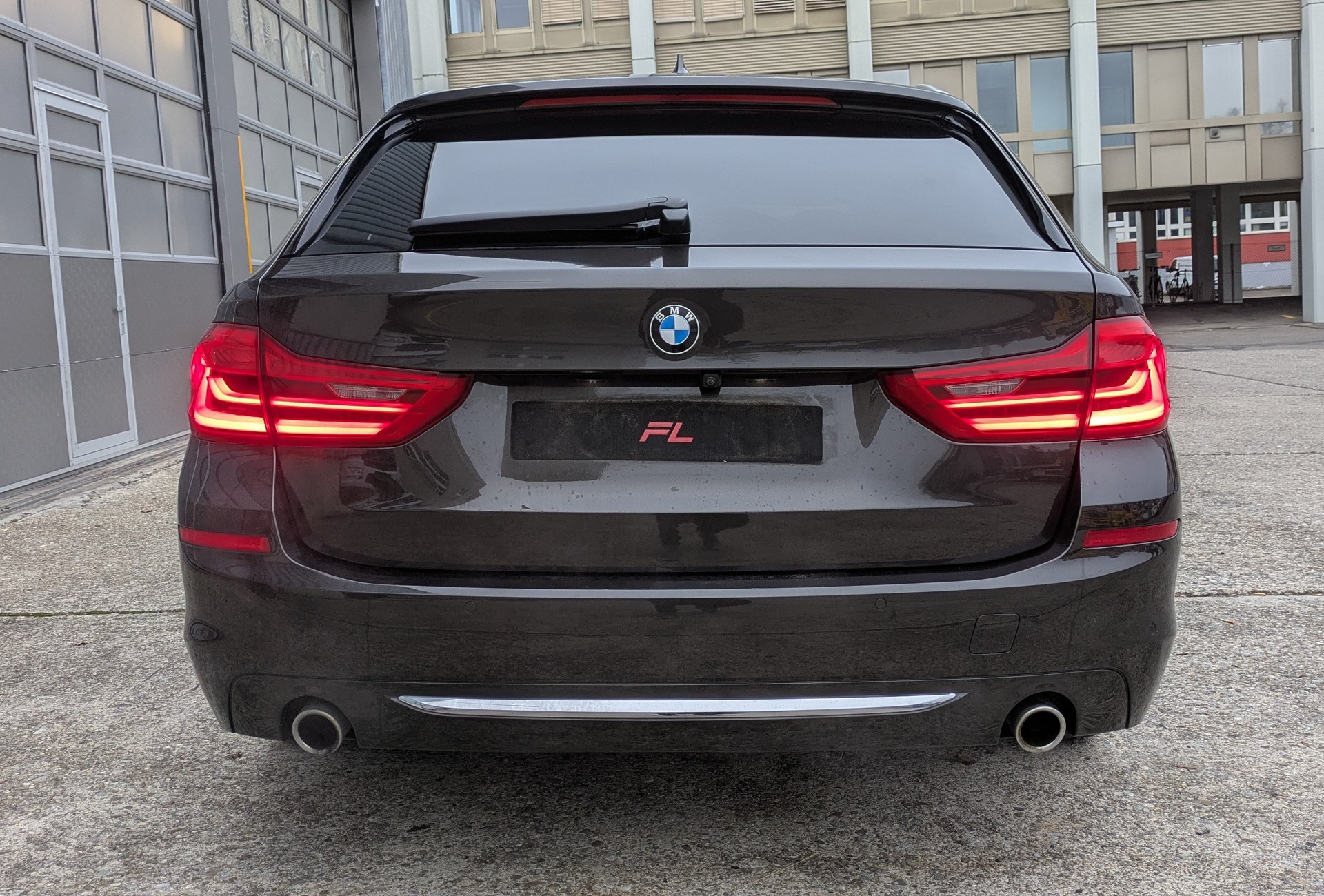 BMW BMW 520d Touring Luxury Line Steptronic-image-5