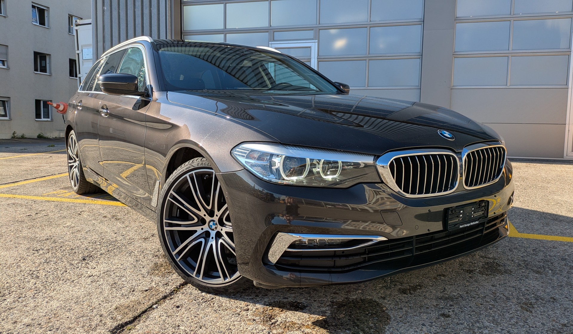 BMW BMW 520d Touring Luxury Line Steptronic-image-1