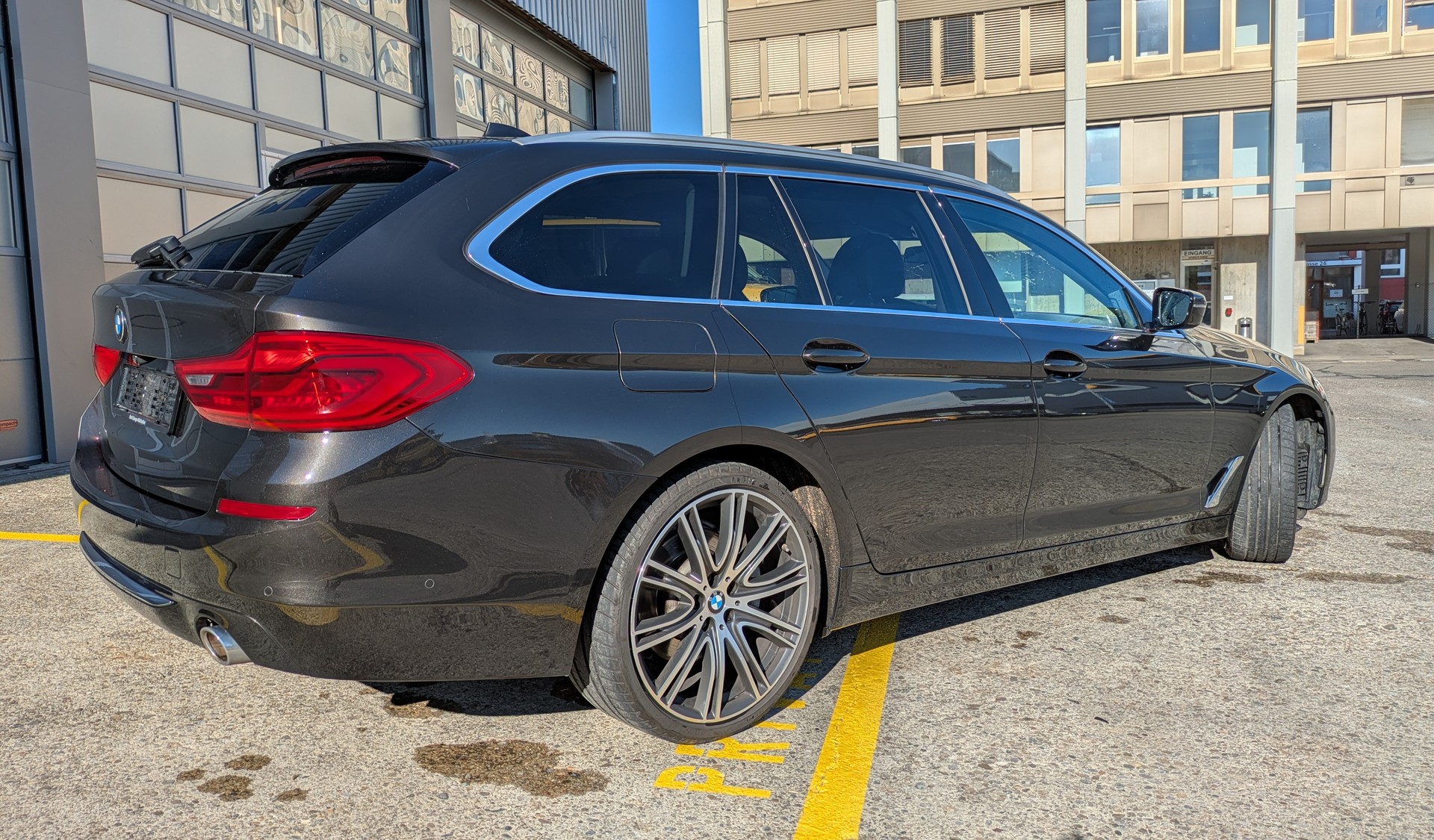 BMW BMW 520d Touring Luxury Line Steptronic-image-0