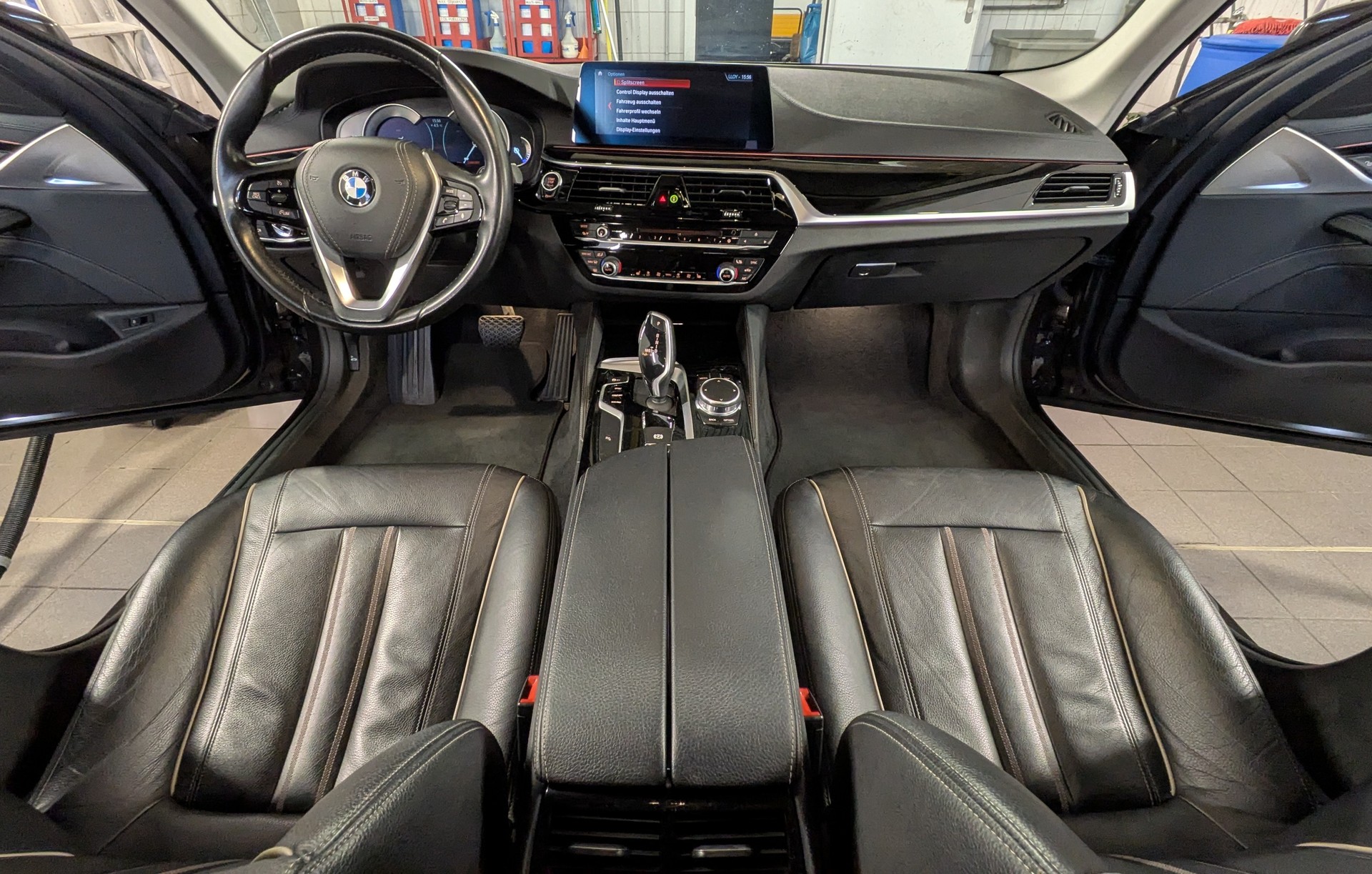 BMW BMW 520d Touring Luxury Line Steptronic-image-6