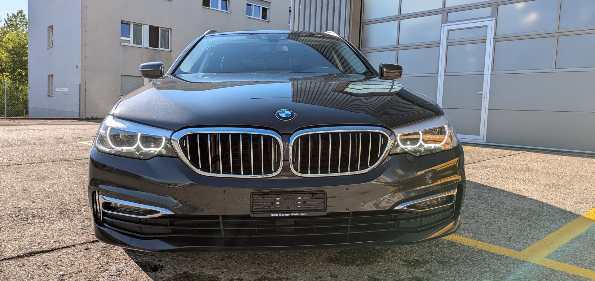BMW BMW 520d Touring Luxury Line Steptronic-image-4