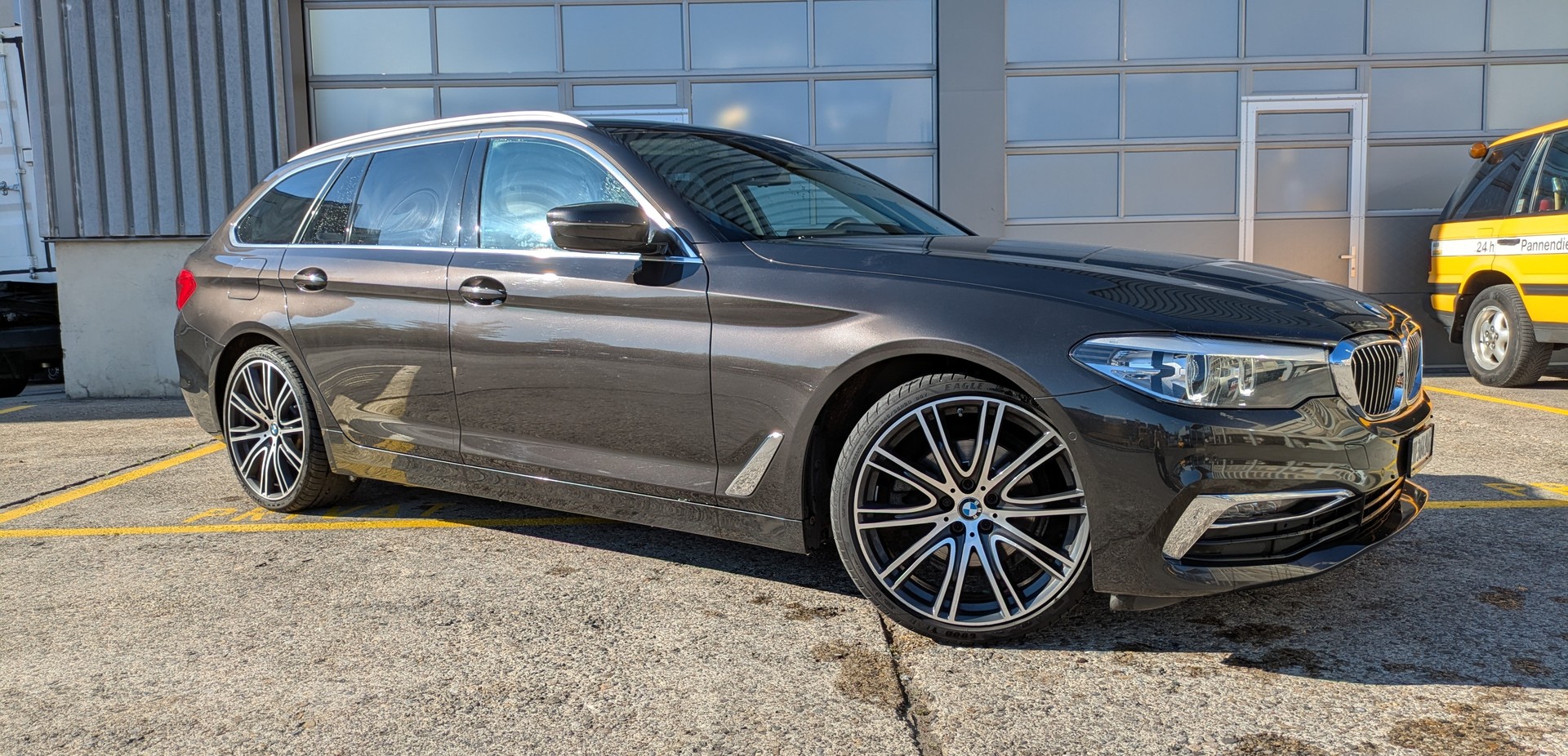 BMW BMW 520d Touring Luxury Line Steptronic-image-3