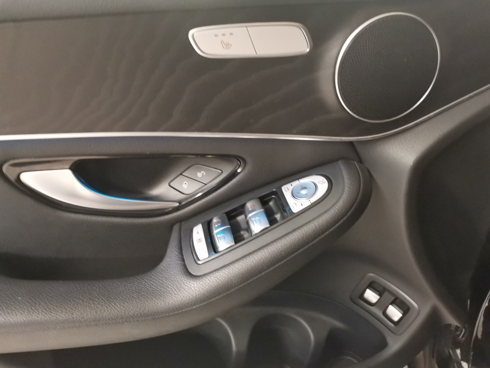 MERCEDES-BENZ GLC 350 e 4 Matic-image-14