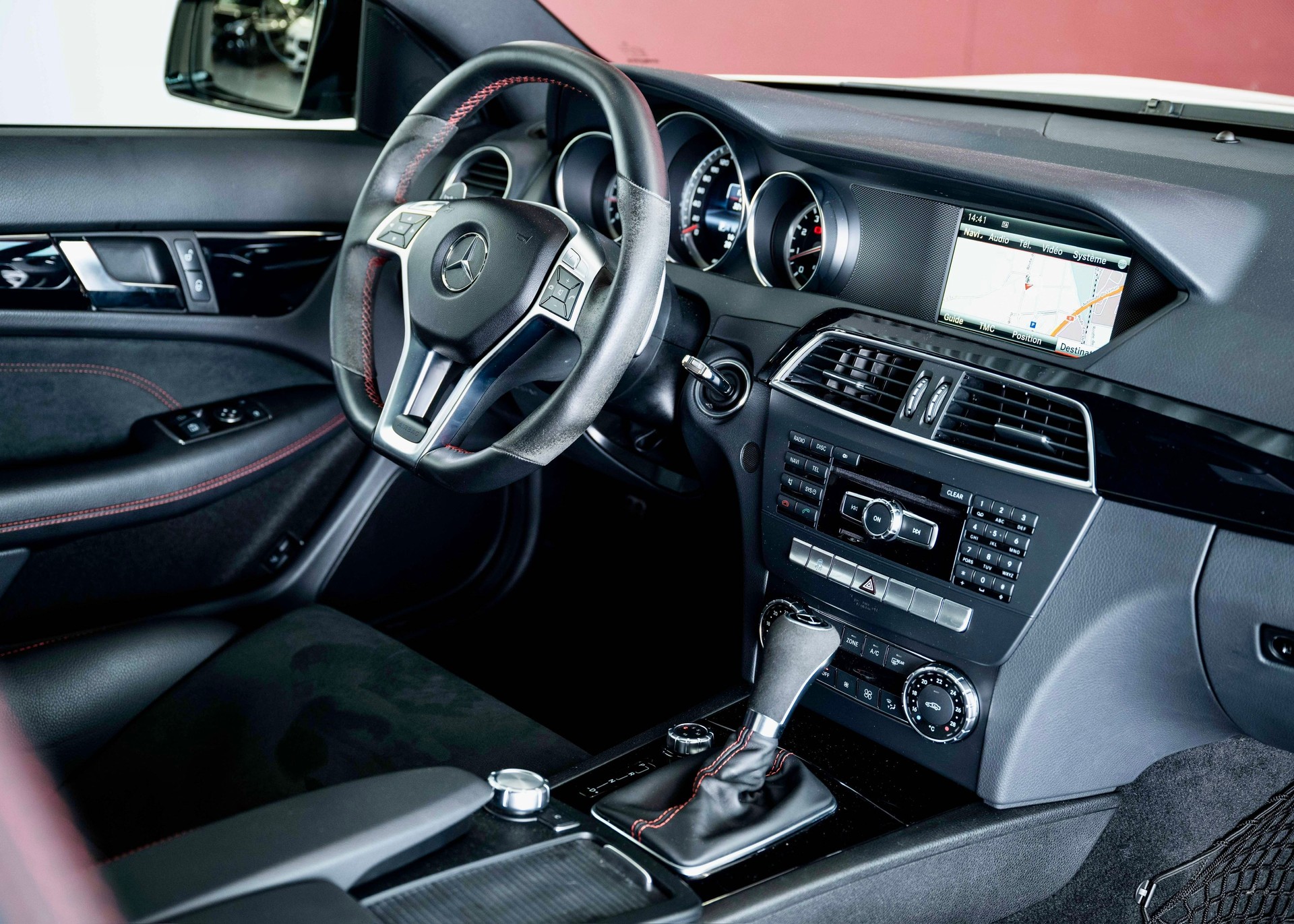 MERCEDES-BENZ C 63 Coupé AMG Black Series (1st hand, 1st paint, Bucket seats, Aerodynamic Package)-image-17