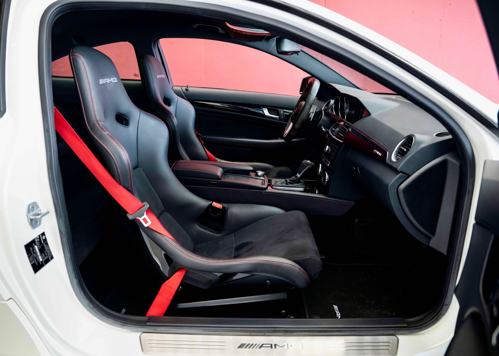 MERCEDES-BENZ C 63 Coupé AMG Black Series (1st hand, 1st paint, Bucket seats, Aerodynamic Package)-image-22
