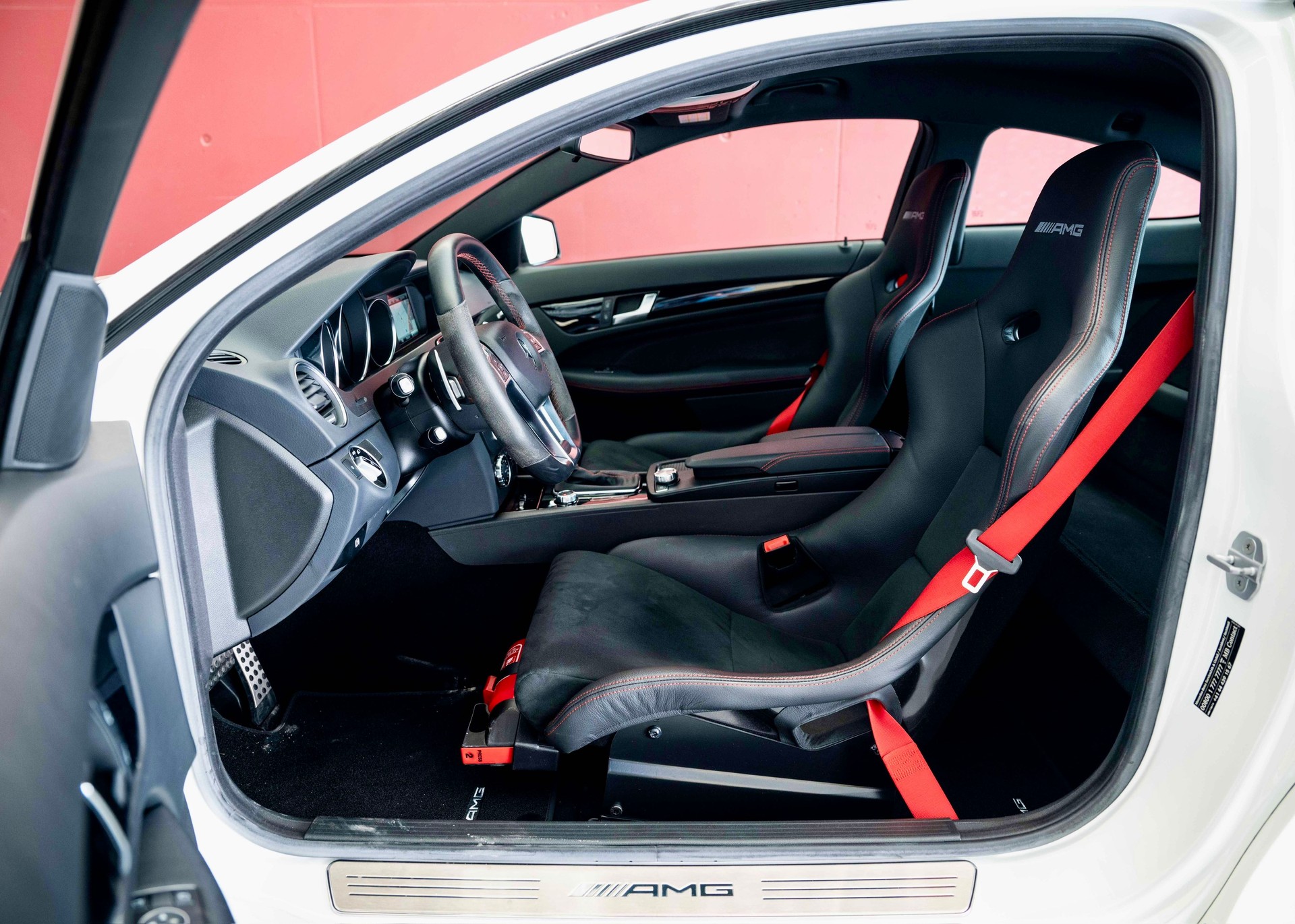 MERCEDES-BENZ C 63 Coupé AMG Black Series (1st hand, 1st paint, Bucket seats, Aerodynamic Package)-image-19