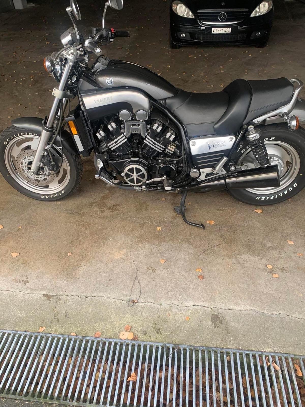 YAMAHA V-Max VMX 1200 (CAN)-image-1