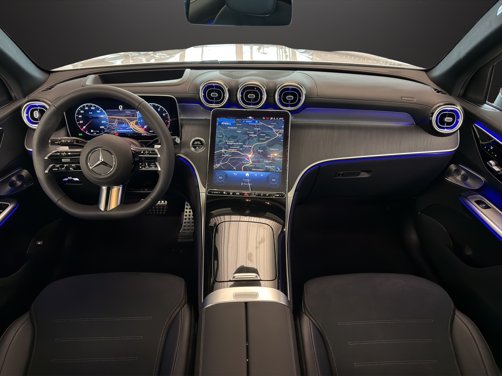 MERCEDES-BENZ GLC 200 4Matic 9G-Tronic AMG Line-image-9
